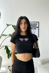 Black Baby Tee Crop Top with Tribal Flame Print – Trendy & Chic Color Black