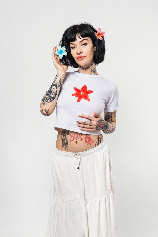 White Baby Tee Crop Top with Floral Print – Cute & Minimalist Color White