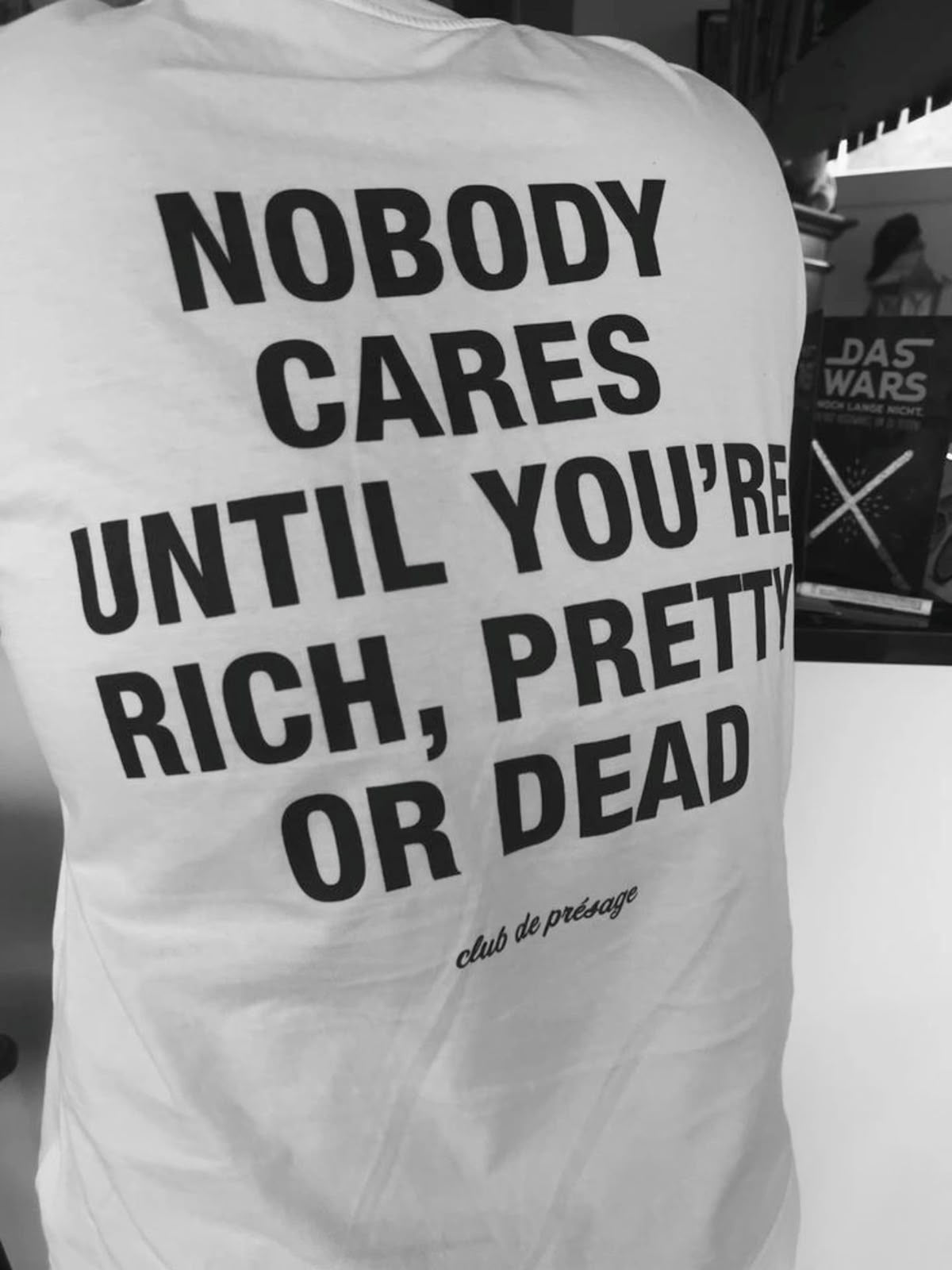 “NOBODY CARES” Statement T-Shirt – Bold & Edgy Oversized Graphic Tee