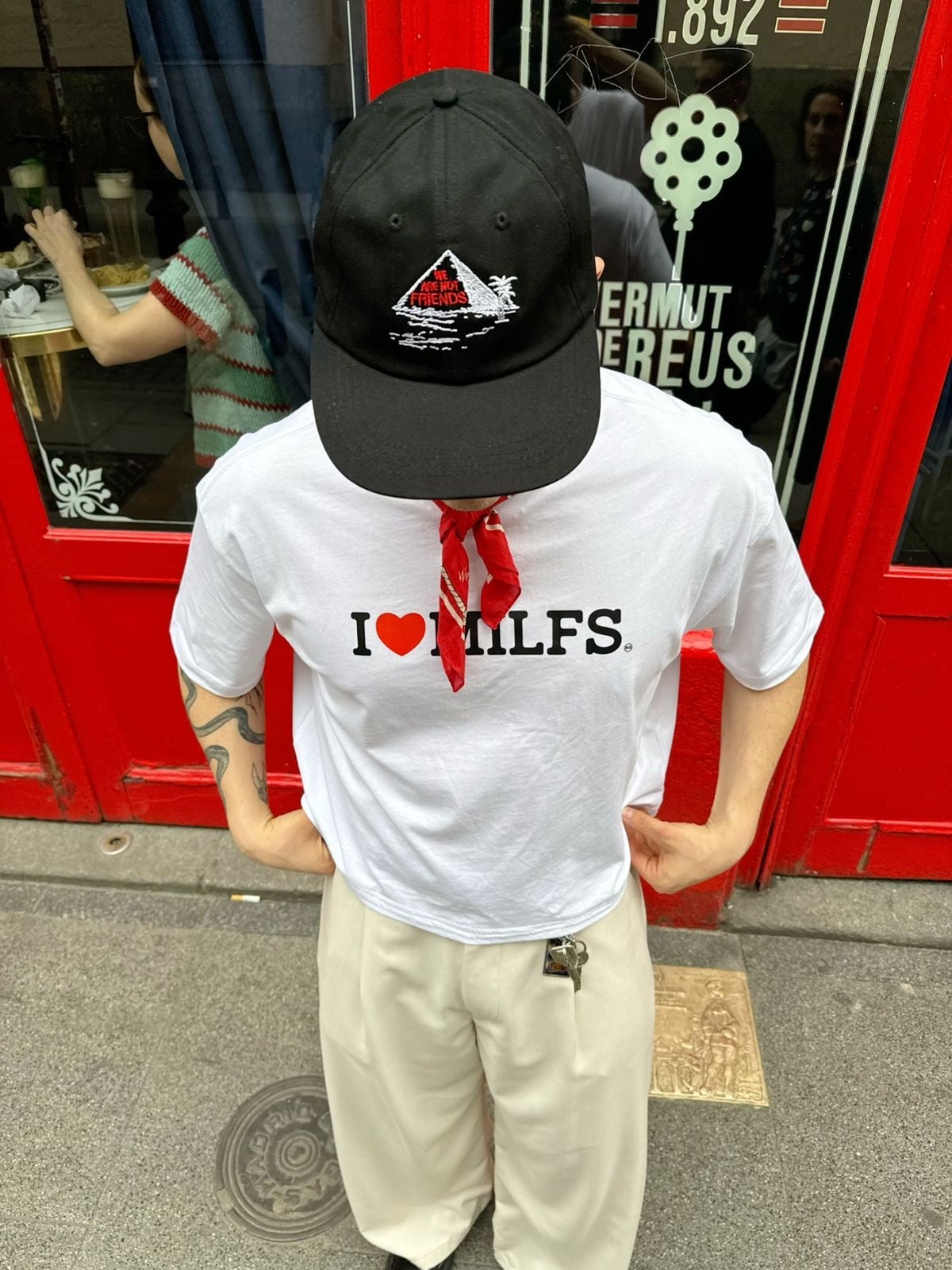 Bold & Funny “I ❤️ MILFS” T-Shirt – Trendy Statement