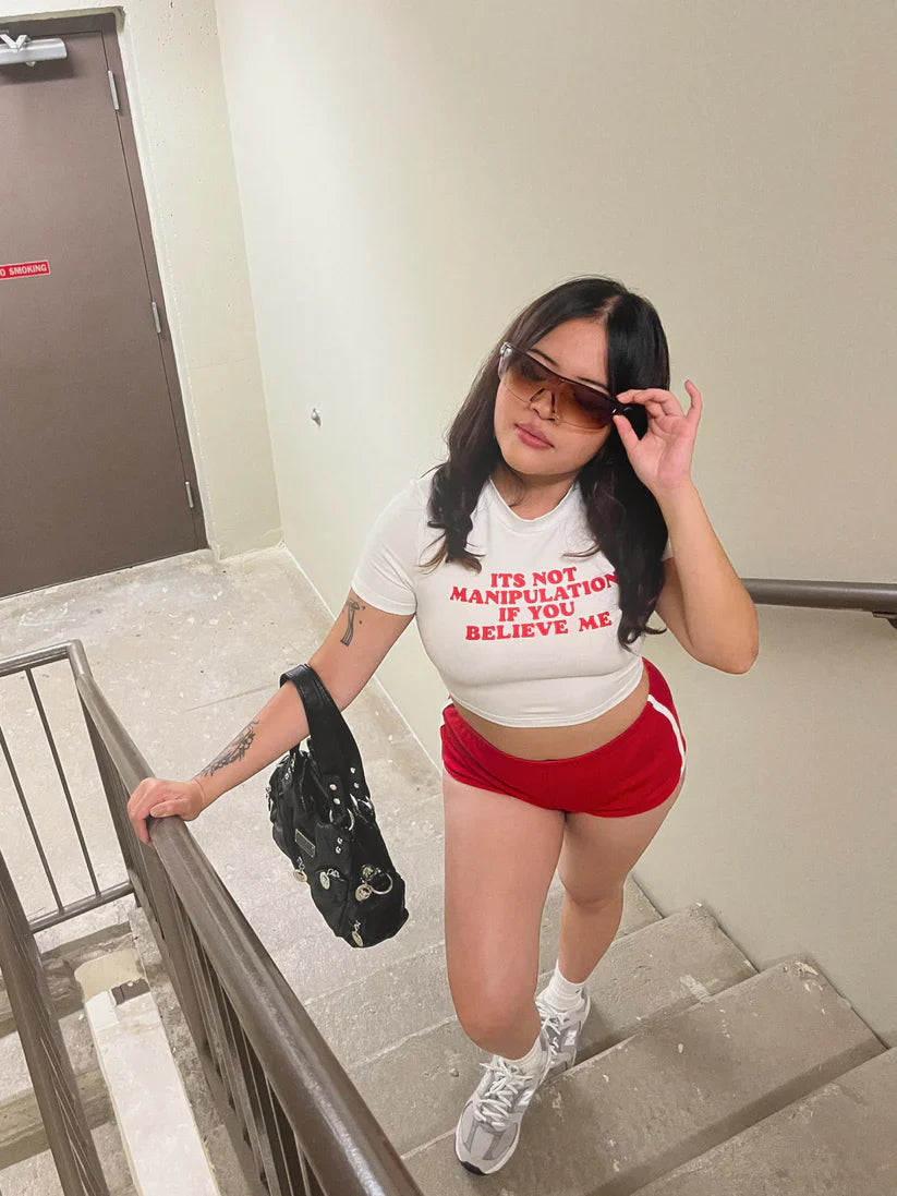 It’s Not Manipulation If You Believe Me” Baby Tee – Trendy & Playful Crop Top Color White