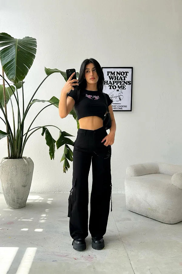 Black Baby Tee Crop Top with Tribal Flame Print – Trendy & Chic Color Black